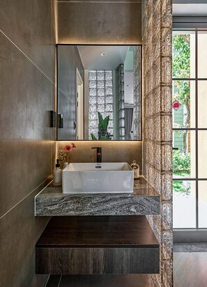 经济联排别墅, 度假村景观 | 浴室 | 免费洗浴用品、吹风机、拖鞋、毛巾