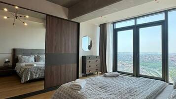 Iron/ironing board, free WiFi, bed sheets