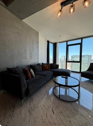 Apartemen Panorama | Area keluarga | Televisi 150-cm dengan saluran TV kabel