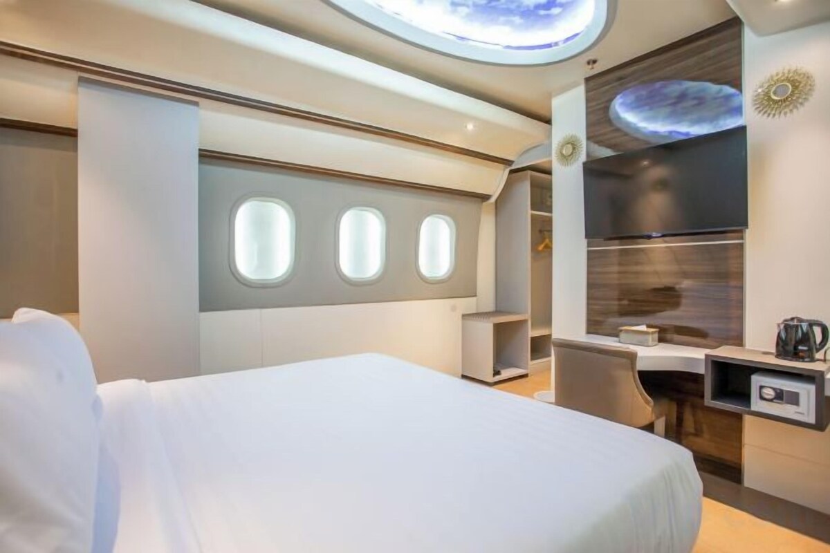 Premium bedding, rollaway beds (surcharge), WiFi (free), bed sheets