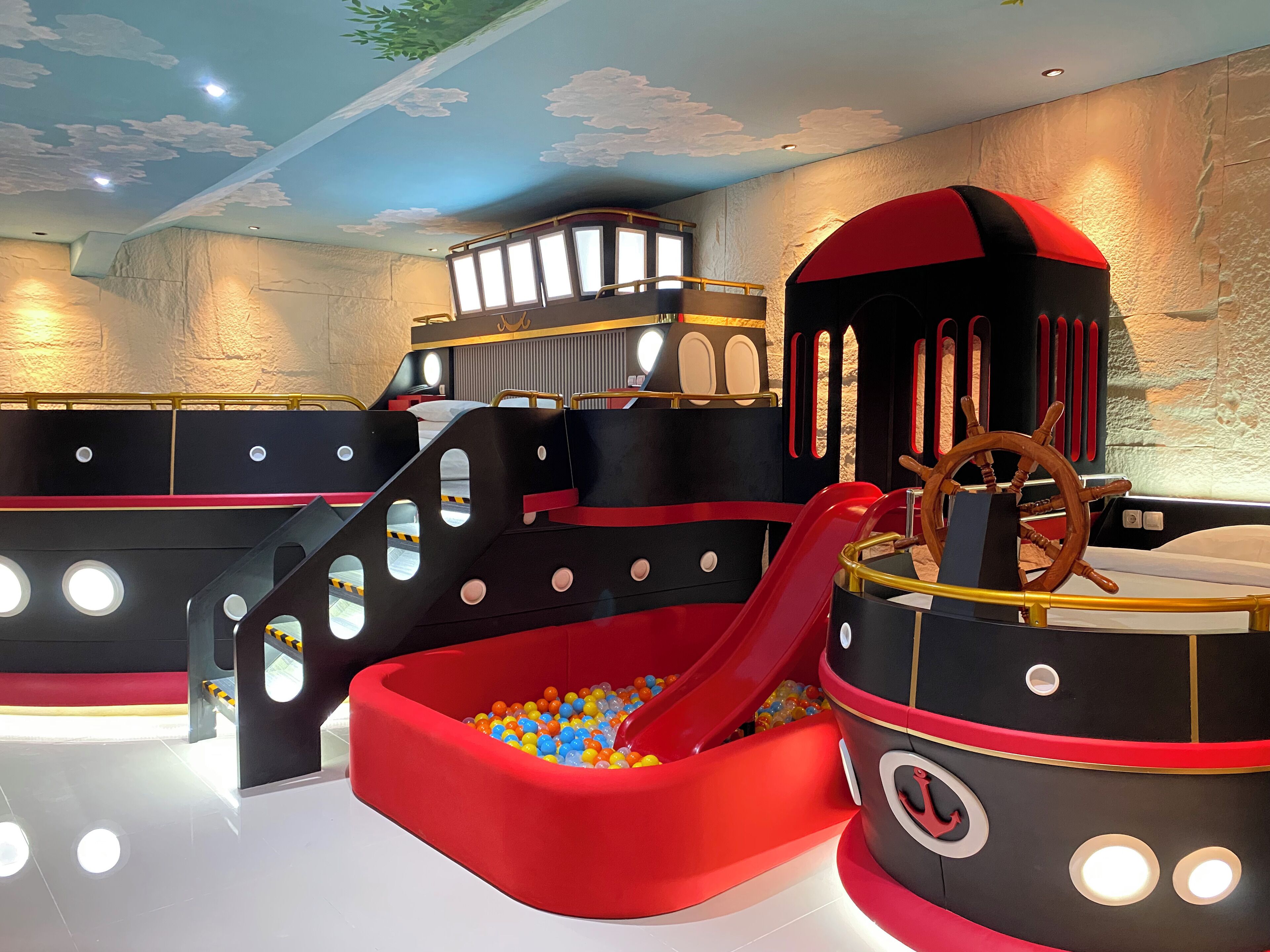 Signature Studio Suite | Premium bedding, desk, free WiFi