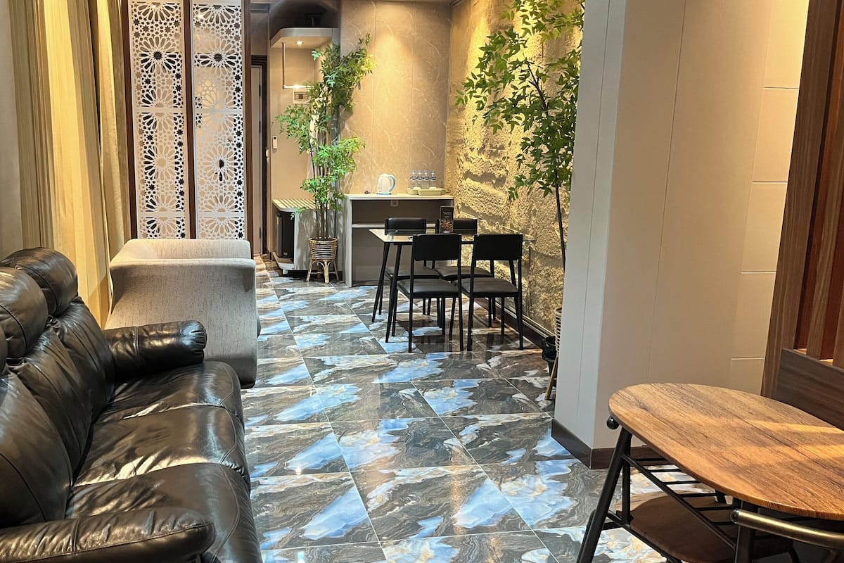 ROYAL SUITE | Área de estar | TV LED 40 polegadas com canais a cabo