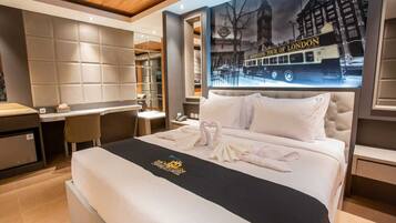 Premium bedding, desk, free WiFi