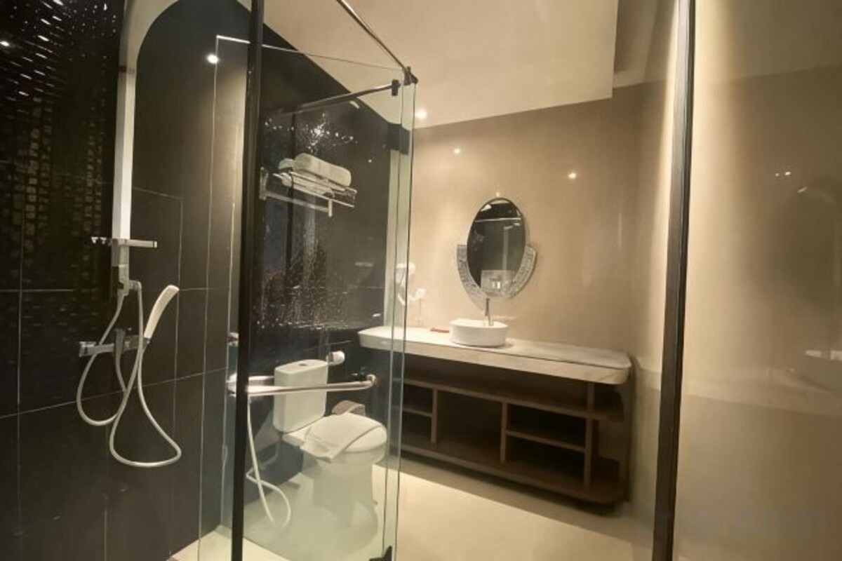Bathroom | Free toiletries, hair dryer, towels, soap
