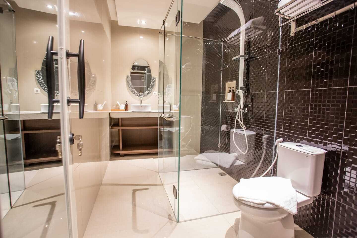 EXECUTIVE TWIN | Bathroom | Free toiletries, towels, soap, shampoo