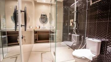 EXECUTIVE TWIN | Bathroom | Free toiletries, towels, soap, shampoo