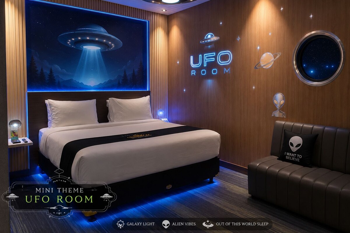 Mini Theme UFO Room | Sengetøy av topp kvalitet, skrivebord og ekstrasenger (mot et tillegg)