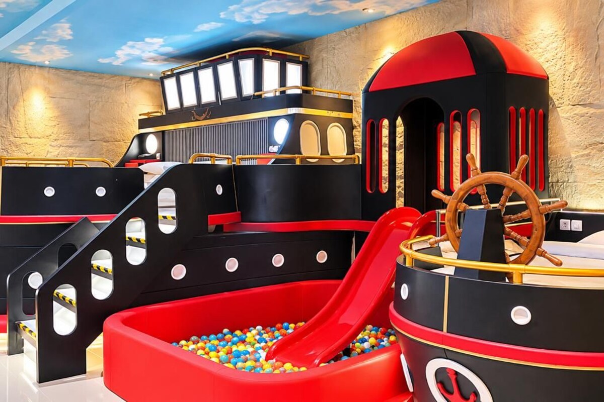 PIRATE THEME
