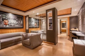 PRESIDENT SUITE | Área de estar | TV LED 40 polegadas com canais a cabo