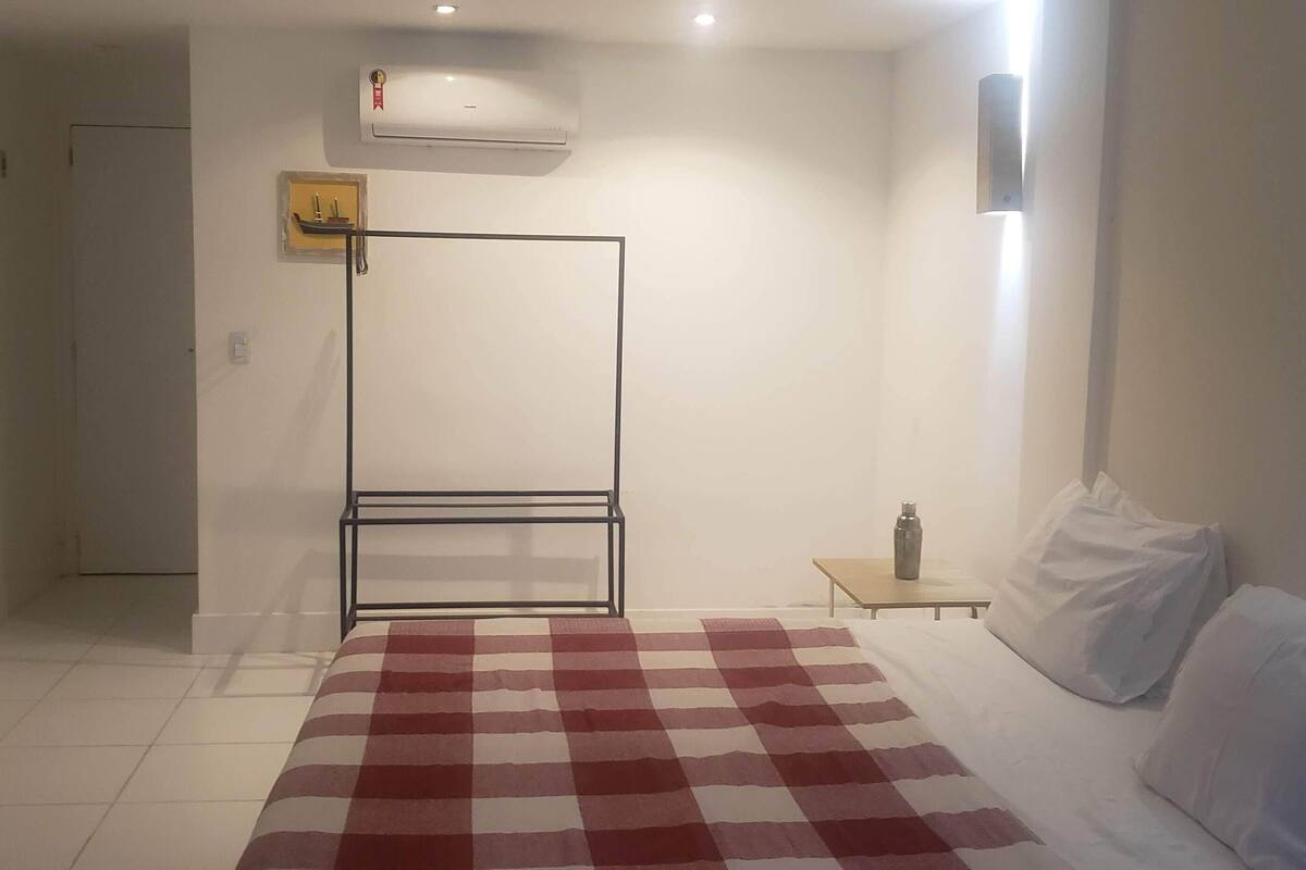 Quarto casal conforto, vista para a montanha | Escrivaninha, espaço de trabalho para notebook, Wi-Fi de cortesia