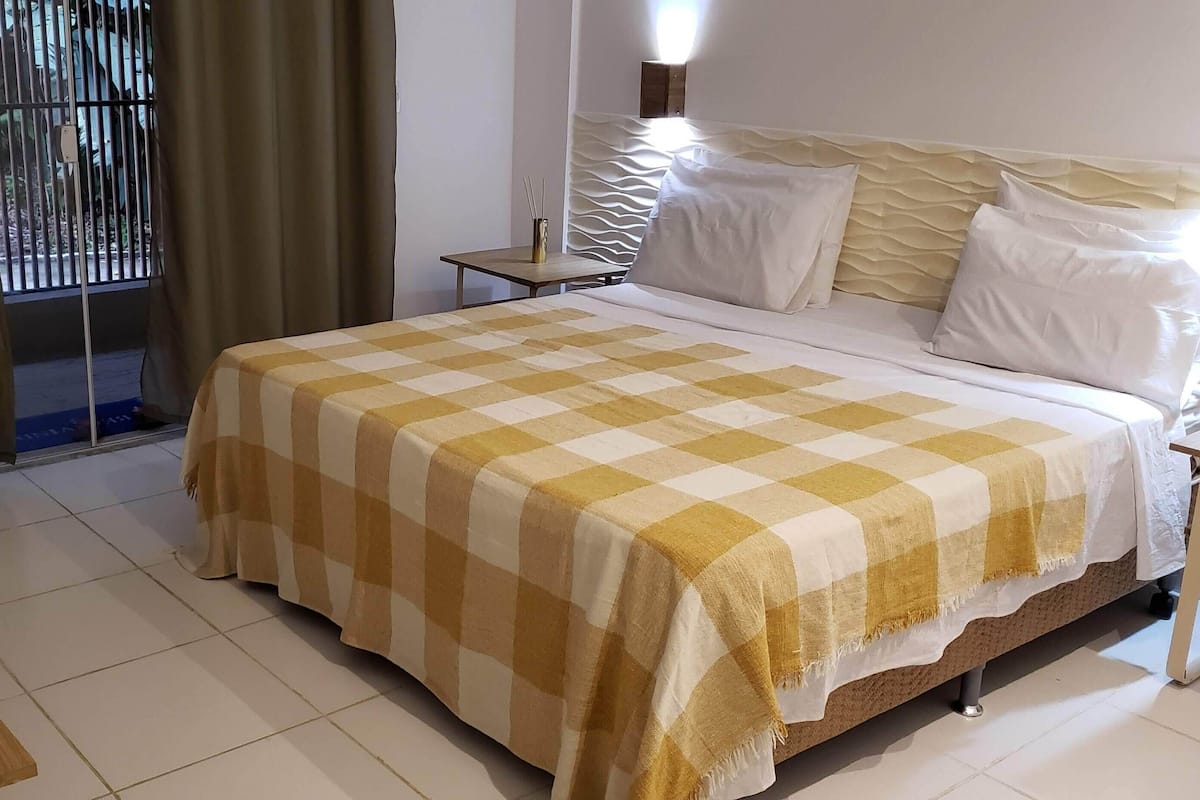 Quarto casal conforto, vista para a montanha | Escrivaninha, espaço de trabalho para notebook, Wi-Fi de cortesia