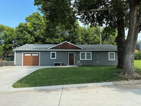 Exterior - Wildcat Ridge,gorgeous,great location,modern,sleeps 9 (Manhattan)