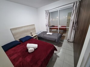 Apartamento básico, vistas al complejo turístico | 2 dormitorios y tabla de planchar con plancha