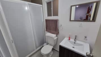 Basic Apartment, Resort View | Bathroom