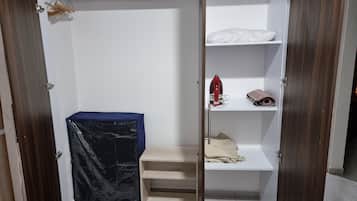 Departamento básico, vista al resort | 2 habitaciones y tabla de planchar con plancha