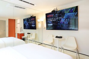Deluxe Double Room | Premium bedding, down comforters, soundproofing, free WiFi - HOTEL RUGO (Jeonju)