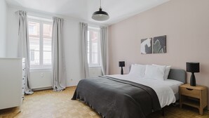 3 bedrooms, iron/ironing board, WiFi, bed sheets - Outstanding Neubau 3BR w/ Elevator & Laundry, by Blueground (Vienna)