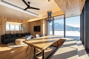 Luxury Double or Twin Room | Living area