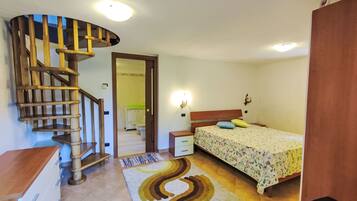 2 chambres, fer et planche Ă repasser