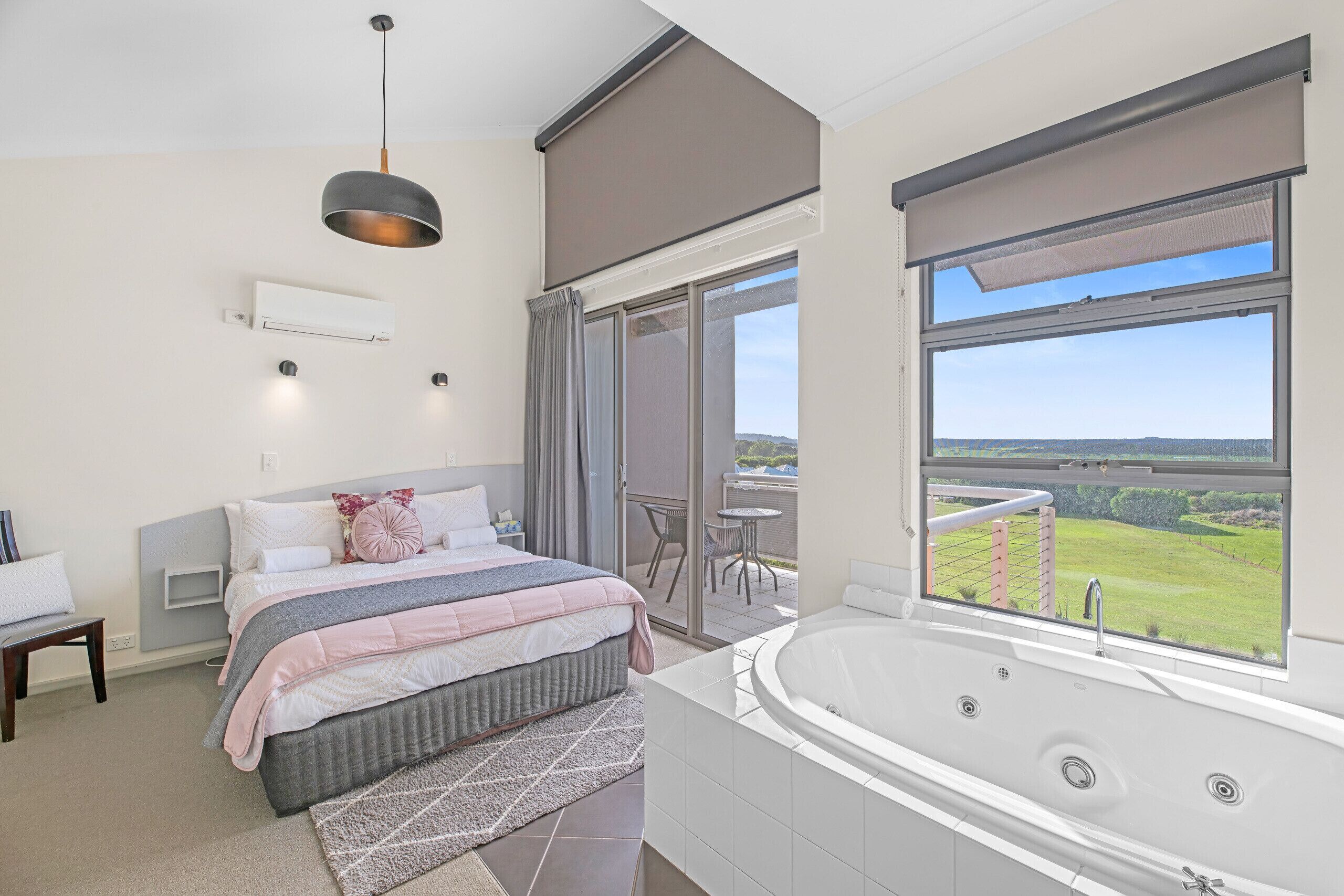 2 bedrooms, iron/ironing board, free WiFi