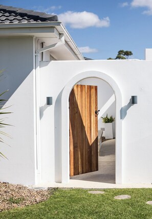 Exterior - Casa Blanca - Lakeside Luxury (Mount Warrigal)