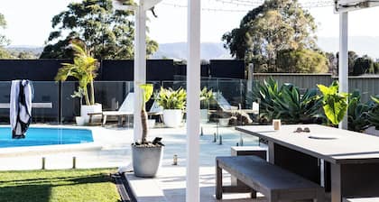Casa Blanca - Lakeside Luxury