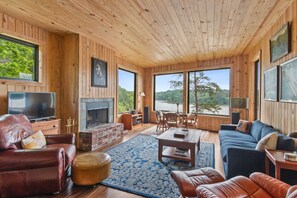 Smart TV, fireplace, DVD player, books