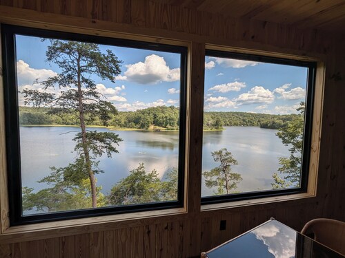 Lakefront Cabin - Elevated Design and Breathtaking Views