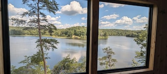 Lakefront Cabin - Elevated Design and Breathtaking Views
