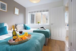 3 عدّة غرف نوم وواي فاي وملاءات أسرّة