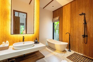 Villa | Bathroom | Free toiletries, hair dryer, towels, soap