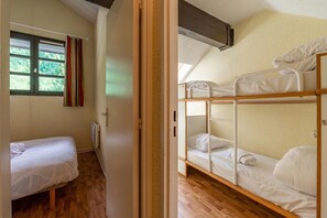 3 bedrooms, free WiFi, bed sheets