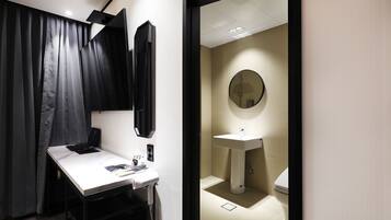 Twin Room | Desk, laptop workspace, free WiFi