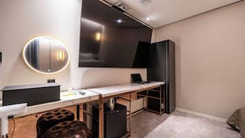 Premium Room | Desk, laptop workspace, free WiFi