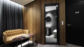 Deluxe Room | Desk, laptop workspace, free WiFi