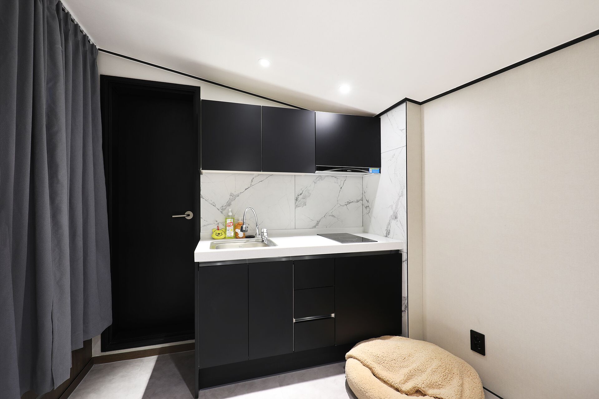 Comfort Room | Living area