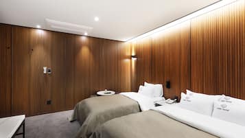 Twin Room | Desk, laptop workspace, free WiFi