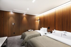 Twin Room | Desk, laptop workspace, free WiFi