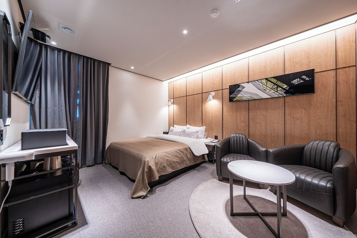 Escritorio, espacio para trabajar con un portátil, wifi gratis