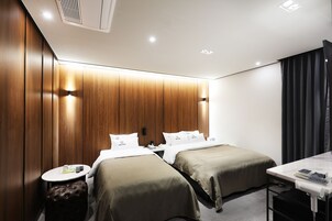 Twin Room | Desk, laptop workspace, free WiFi