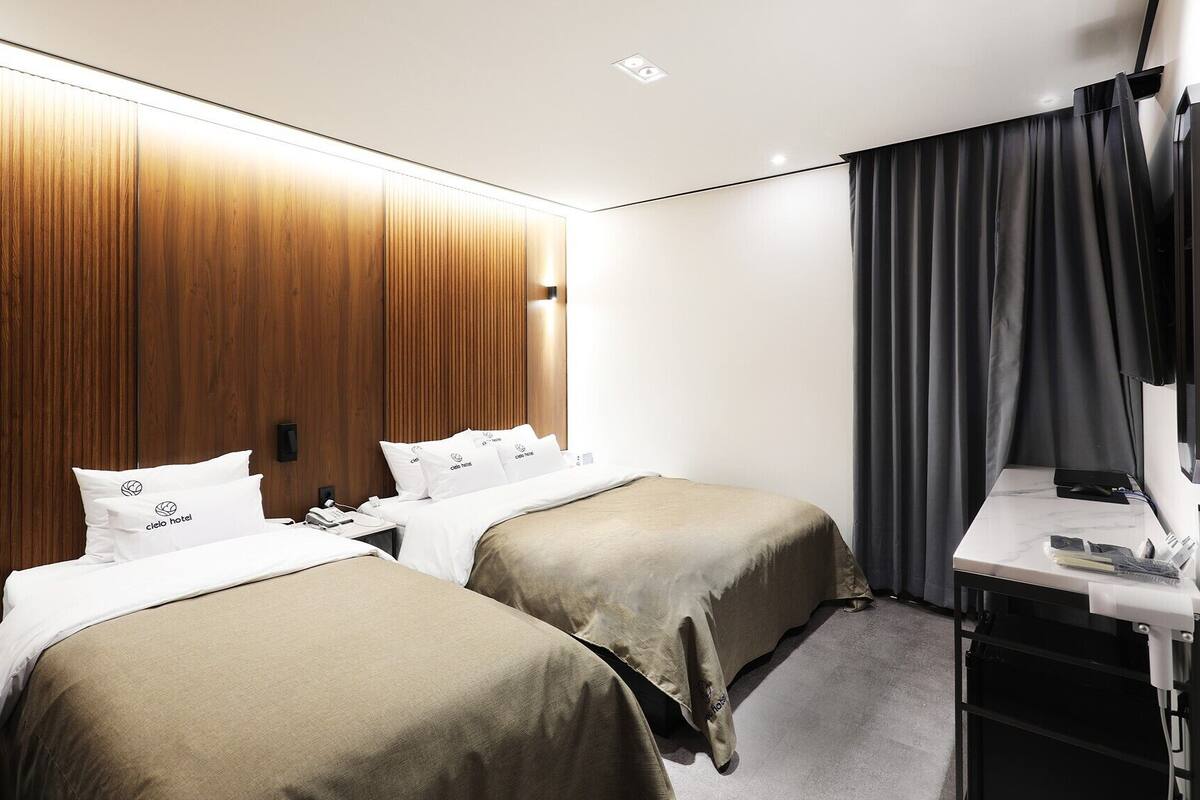 Twin Room | Desk, laptop workspace, free WiFi