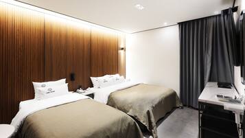 Tomannsrom | Skrivebord, skrivebord for bรฆrbar PC og wi-fi (inkludert)