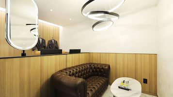 Grand Room | Desk, laptop workspace, free WiFi