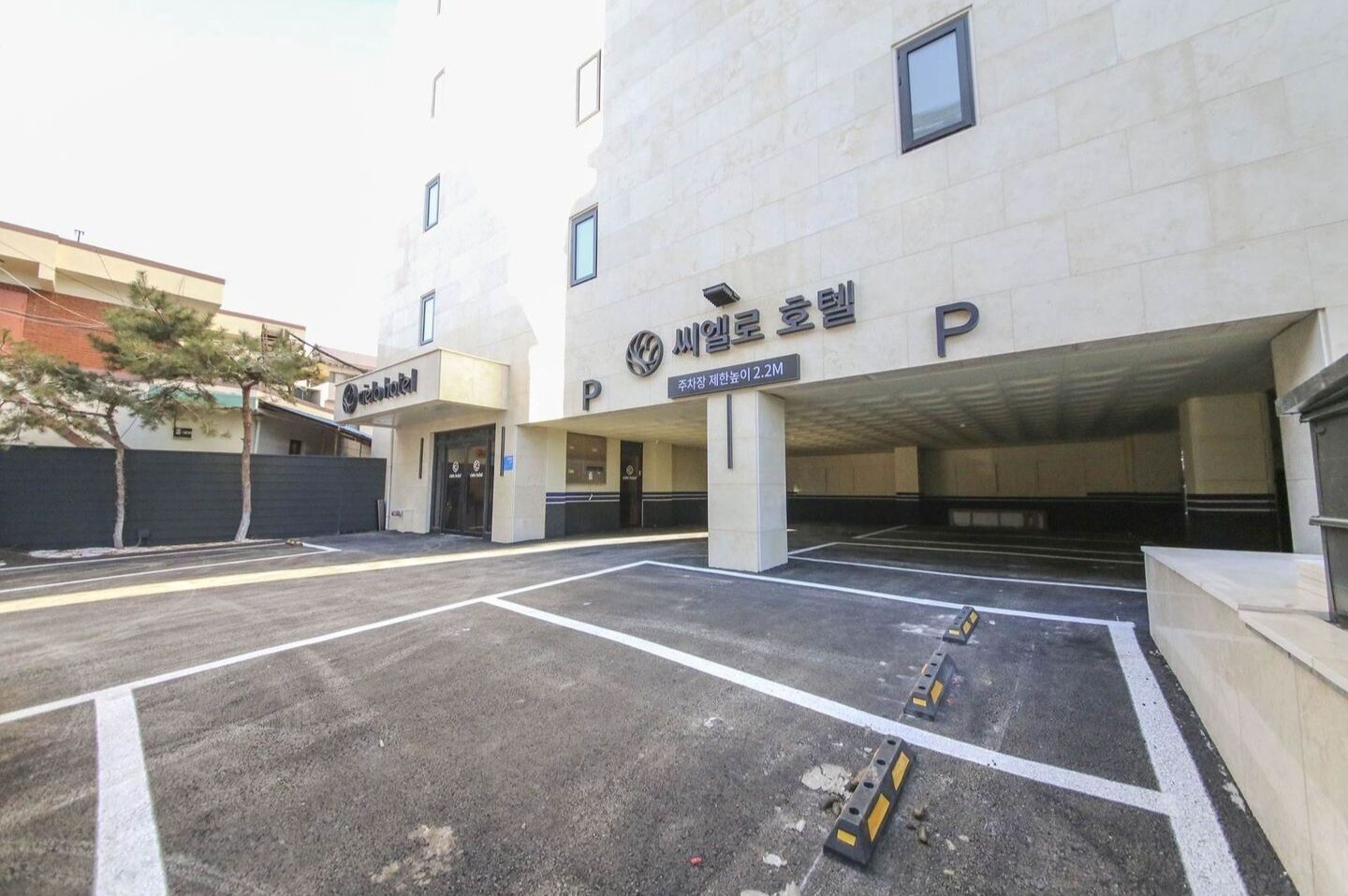 Free self parking, free valet parking