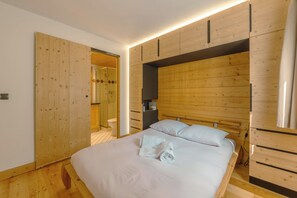 3 dormitorios, tabla de planchar con plancha, wifi gratis y ropa de cama