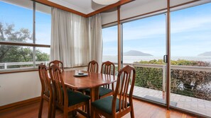 Dining - Jimmys Beach Waterfront (Hawks Nest)