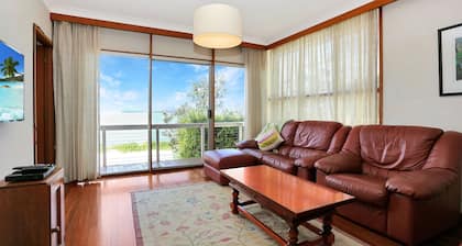 Jimmys Beach Waterfront