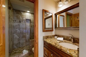 Hårtork och handdukar