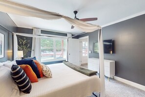 4 soverom, strykejern/-brett, internettilgang og sengetøy