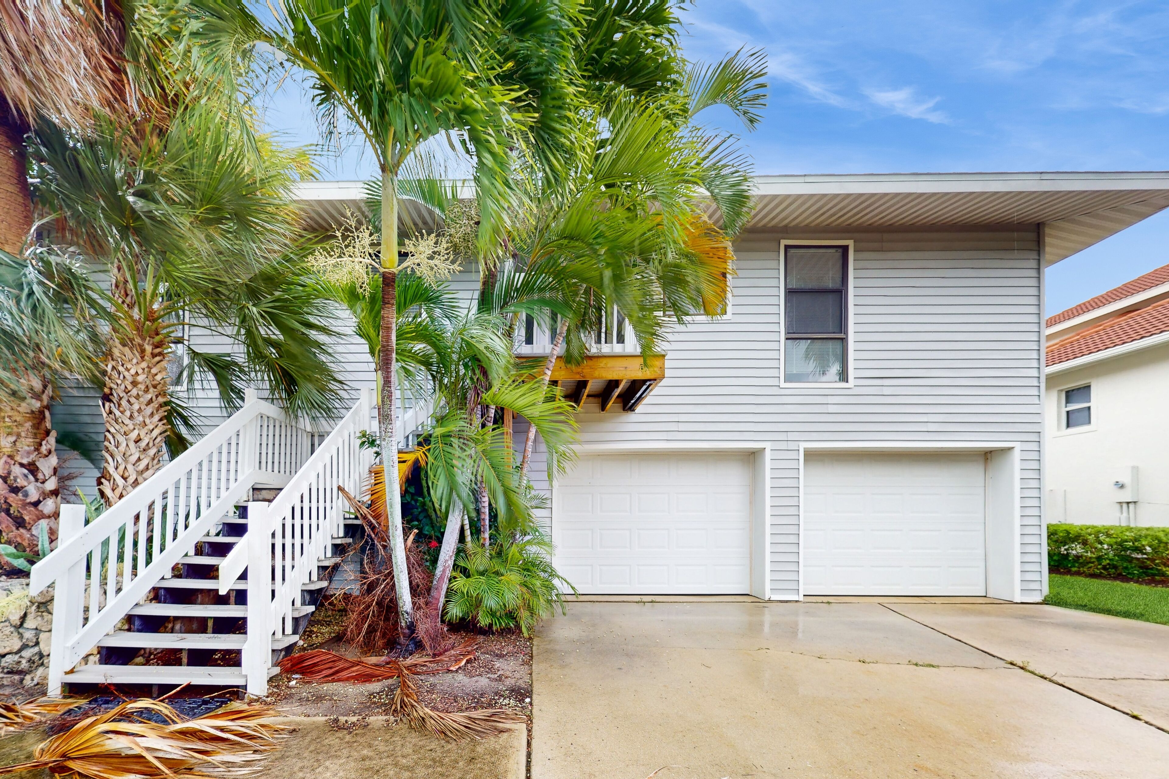 Waterfront home with dock, fully equipped kitchen, and internet